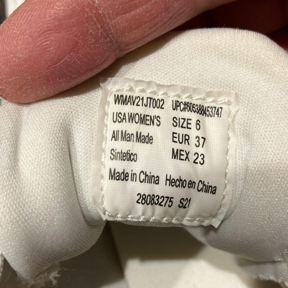 EUC Sz 6 women’s AVIA white/gold mesh lace up sneakers - Picture 4 of 9